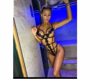 Diompolo escorts in Kingsville, TX